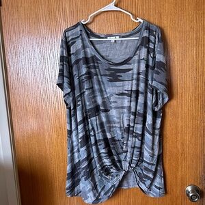 Nine Britton, 3X, Grey camo shirt.